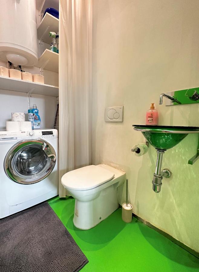 Charming Starry Night Apartment リュブリャナ エクステリア 写真